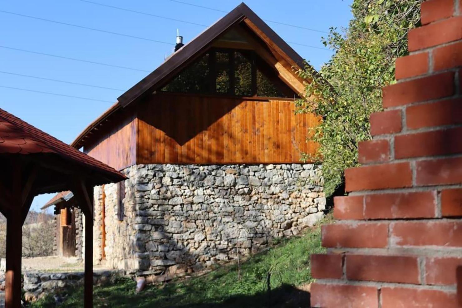 Salas U Bregu In Cheile Carasului Crasova Buitenkant foto