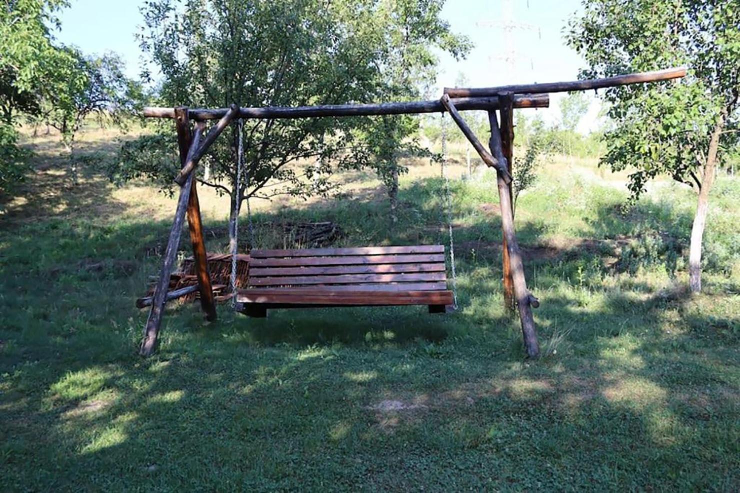 Salas U Bregu In Cheile Carasului Crasova Buitenkant foto