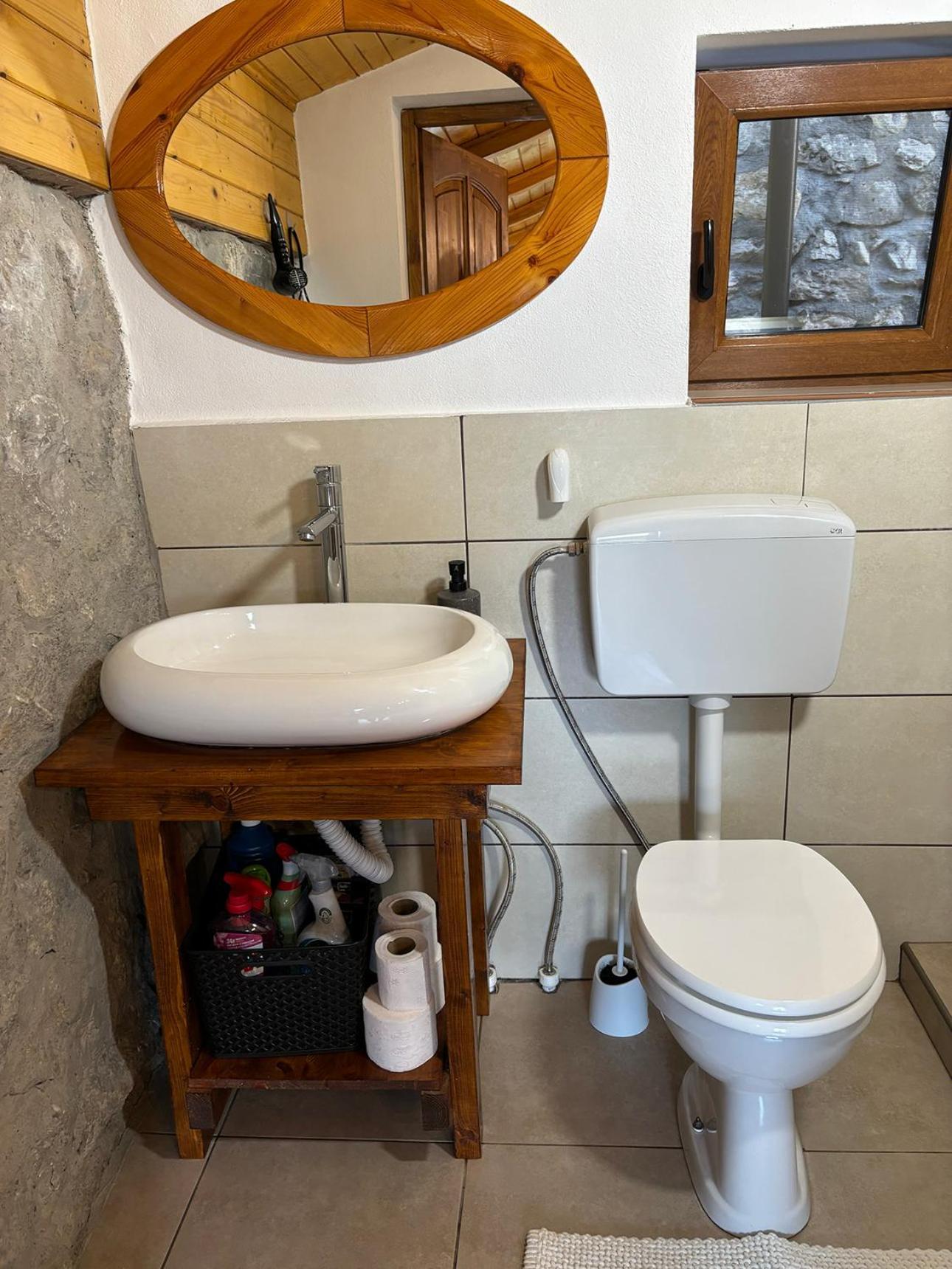 Salas U Bregu In Cheile Carasului Crasova Buitenkant foto