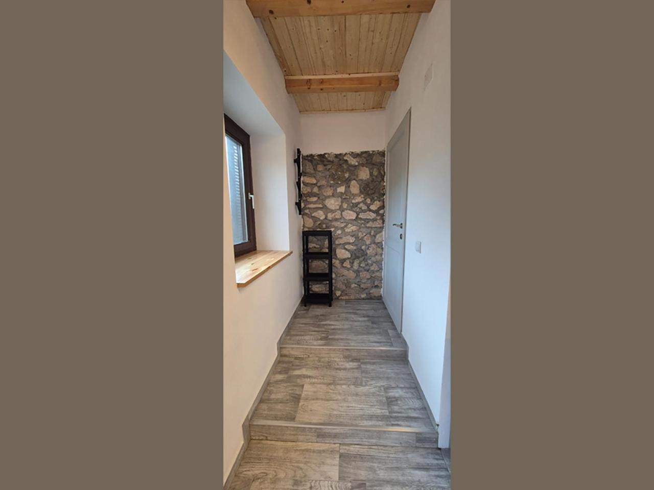 Salas U Bregu In Cheile Carasului Crasova Buitenkant foto